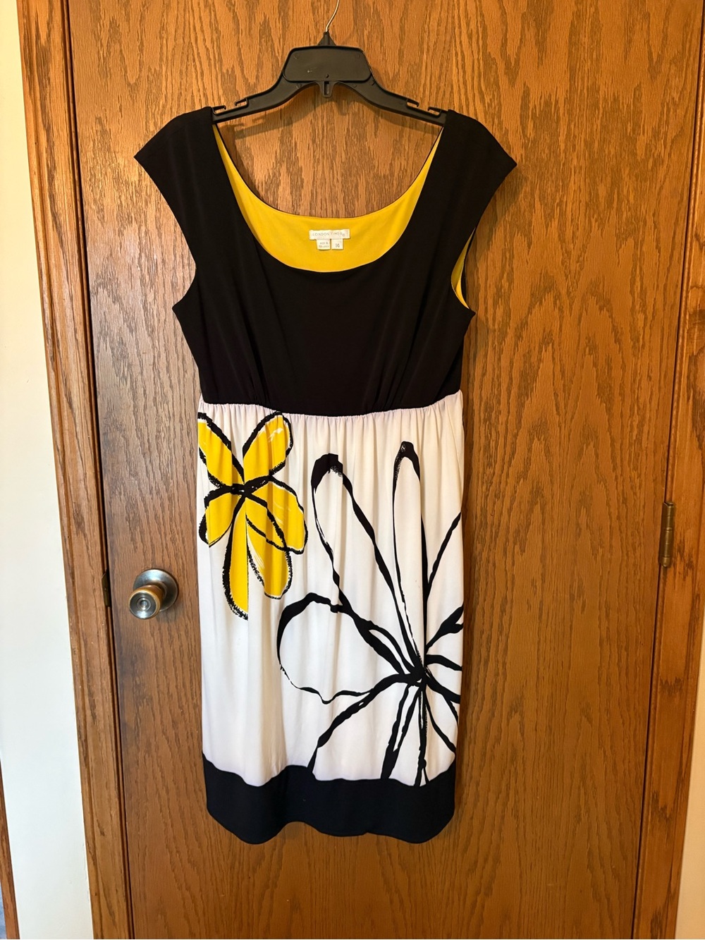 London Times Black, White & Yellow Floral Scoop Neck Midi Dress